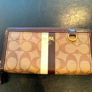 Coach accordion wallet in Signature Canvas